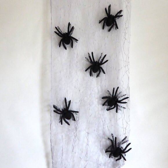 10 QTY HALLOWEEN CLIMBING SPIDERS MAGNETIC CURTAIN DRAPE HANGERS PROP ODDITY - Picture 1 of 10